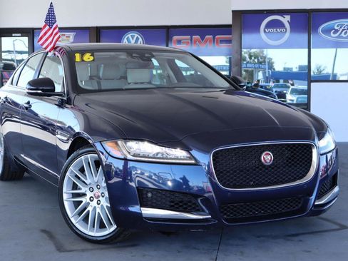 Used 2016 Jaguar XF Prestige image 2