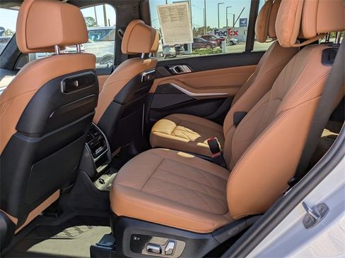 Used 2023 BMW X7 xDrive40i w/ Premium Package image 14