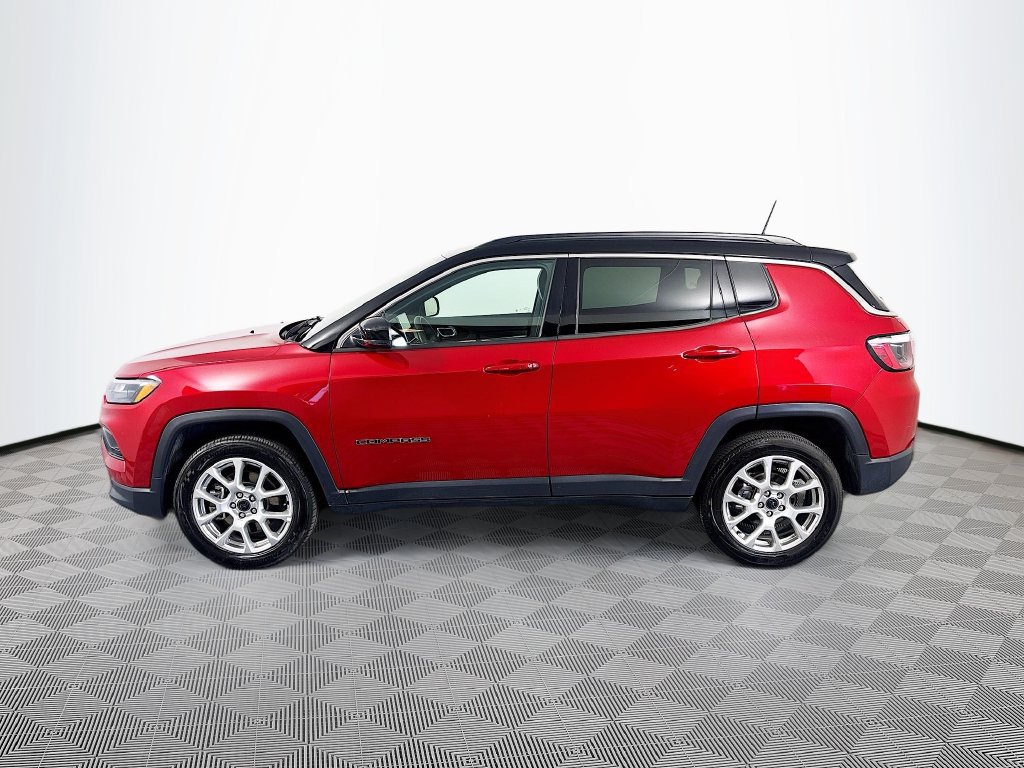 Used 2025 Jeep Compass Limited AWD/4WD image 4