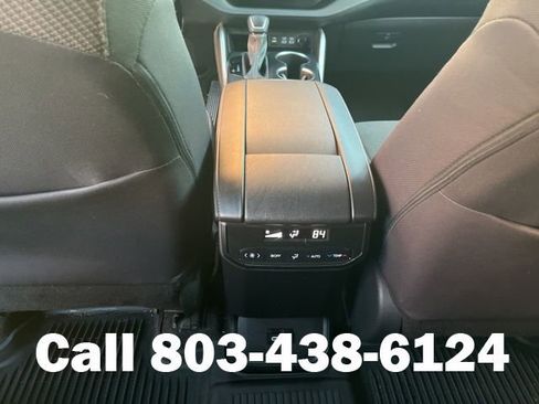 Used 2024 Toyota Highlander LE FWD image 16