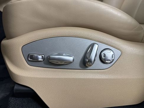 Certified 2025 Porsche Macan image 40