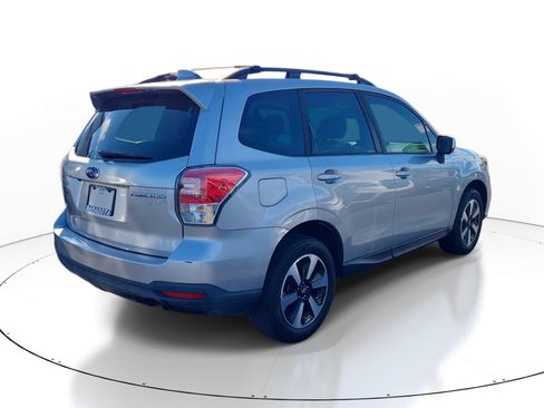 Used 2017 Subaru Forester 2.5i Premium w/ All-Weather Package image 6