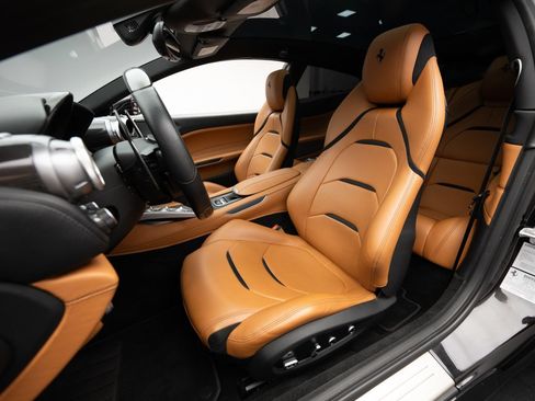 Used 2018 Ferrari GTC4Lusso T RWD image 12