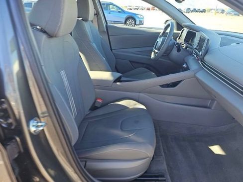 Used 2025 Hyundai Elantra Hybrid FWD image 14