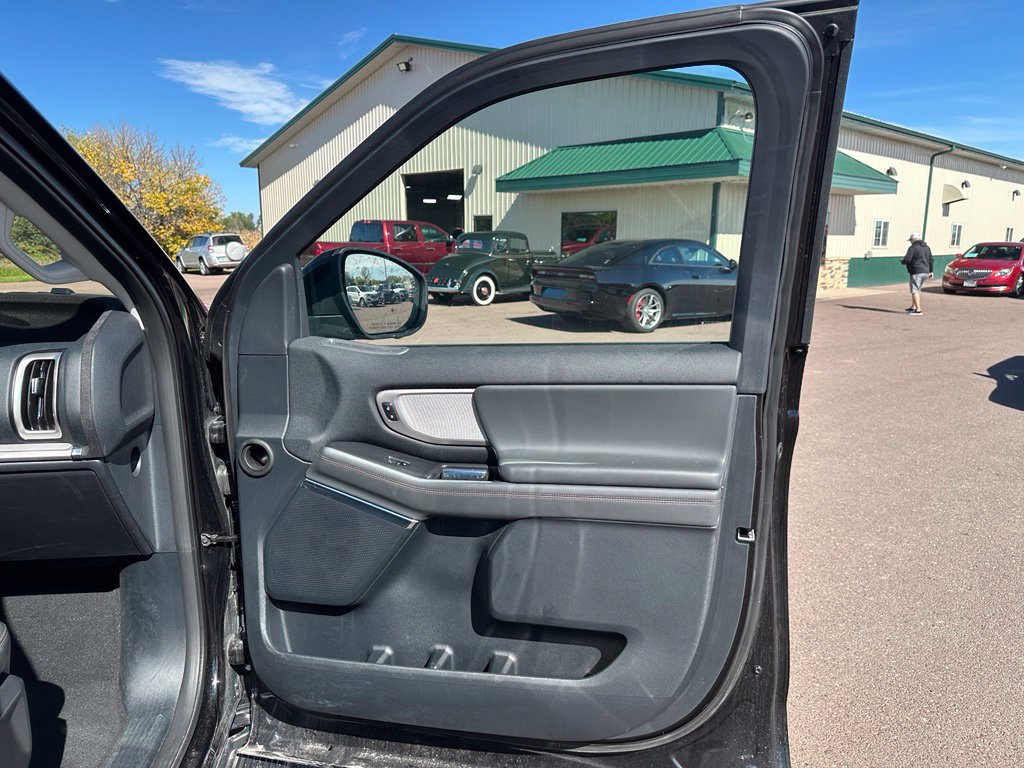 Used 2025 Ford Expedition Active AWD/4WD image 30