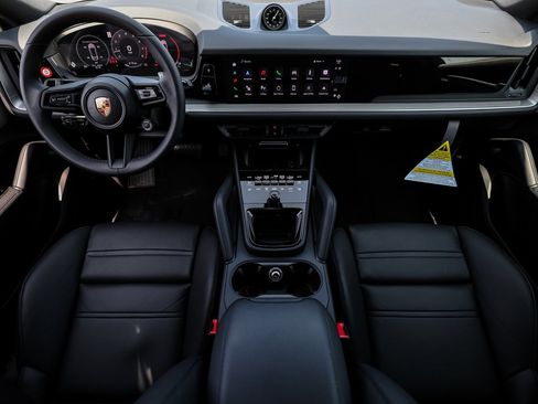 Certified 2025 Porsche Cayenne Coupe image 25