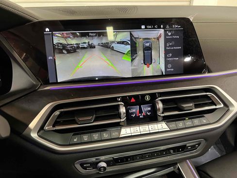 Used 2022 BMW X7 xDrive40i w/ Premium Package AWD/4WD image 9