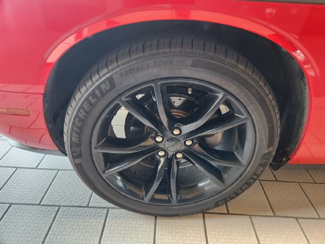Used 2019 Dodge Challenger SXT RWD image 8