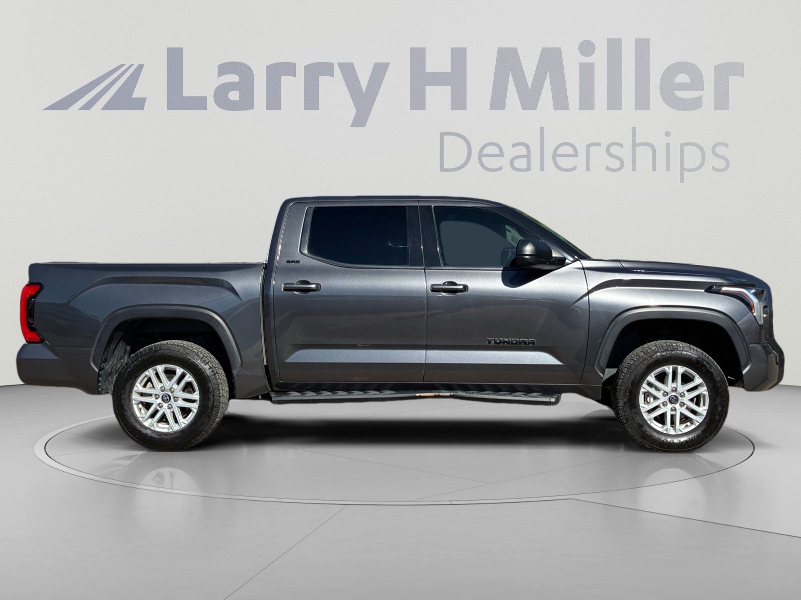 Used 2022 Toyota Tundra SR5 w/ SR5 Premium Package RWD image 6