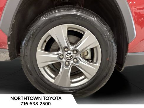 Used 2025 Toyota RAV4 XLE AWD/4WD image 24