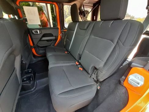 Used 2018 Jeep Wrangler Unlimited Sahara w/ Cold Weather Group AWD/4WD image 40