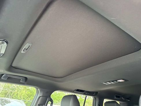 Used 2025 Lexus GX 550 w/ Accessory Package (2T) AWD/4WD image 29