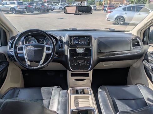 Used 2015 Chrysler Town & Country Touring w/ Driver Convenience Group FWD image 29