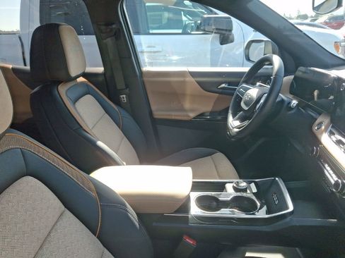 Used 2026 Chevrolet Equinox ACTIV w/ Convenience Package III AWD/4WD image 11