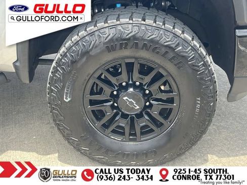 Used 2025 Chevrolet Silverado 2500 ZR2 w/ Technology Package AWD/4WD image 29