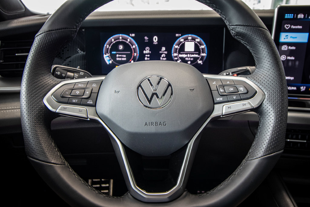 New 2026 Volkswagen Tiguan SE R-Line FWD image 35