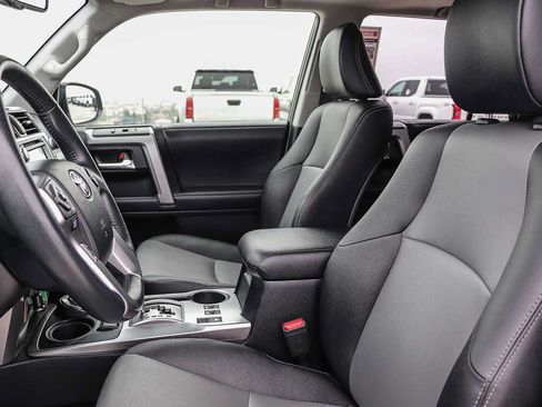 Used 2018 Toyota 4Runner SR5 Premium AWD/4WD image 17