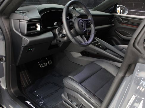 Used 2025 Porsche Macan Turbo Electric AWD/4WD image 38