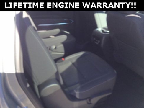 Used 2025 Chevrolet Traverse LT image 28