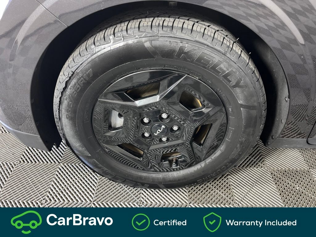 Used 2025 Kia Carnival FWD image 4