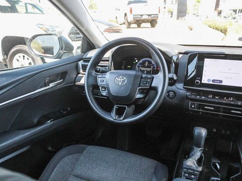 Used 2025 Toyota Camry LE FWD image 5