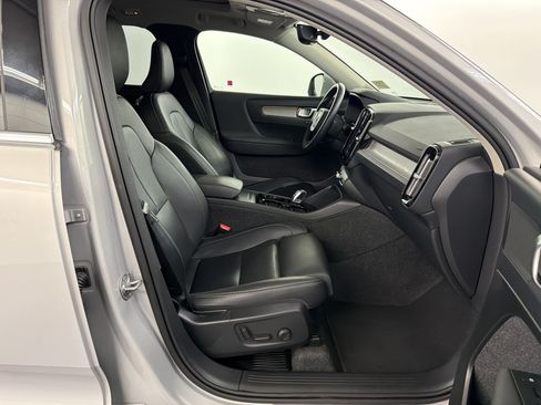 Used 2025 Volvo XC40 B5 Plus AWD/4WD image 26