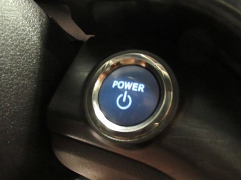 Used 2017 Toyota Avalon Limited image 25