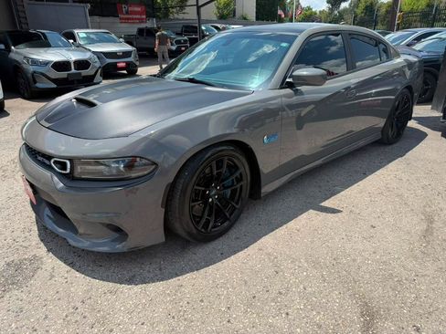 Used 2017 Dodge Charger R/T RWD image 2