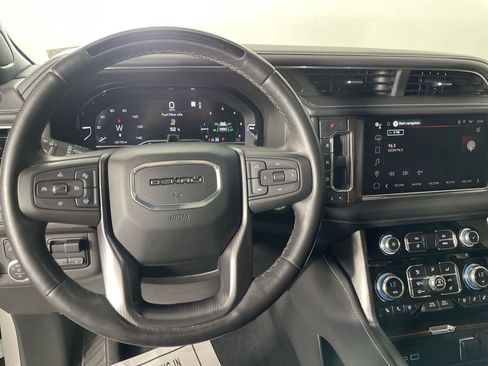 Used 2023 GMC Yukon Denali Ultimate image 11