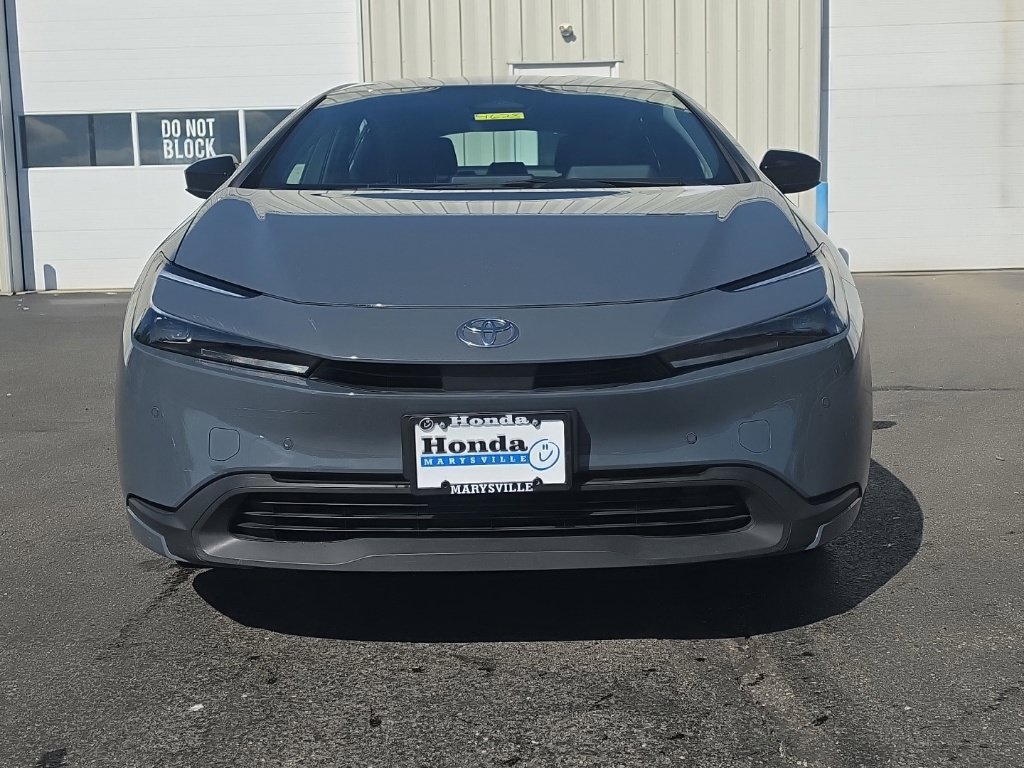 Used 2025 Toyota Prius LE FWD image 2