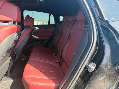 Used 2022 BMW X6 xDrive40i w/ Executive Package AWD/4WD image 4