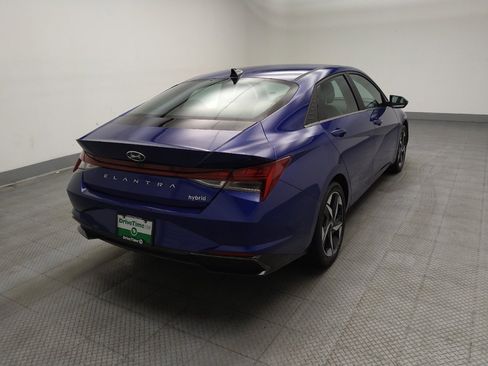Used 2023 Hyundai Elantra Limited w/ Preferred Accessory Package FWD image 9