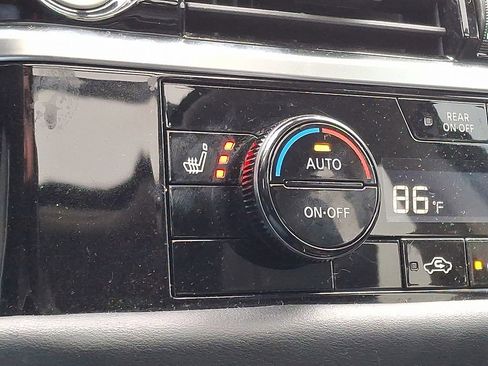 Used 2023 Nissan Pathfinder SL w/ SL Premium Package image 24