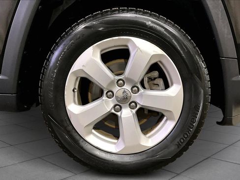 Used 2018 Jeep Compass Latitude w/ Popular Equipment Group image 10