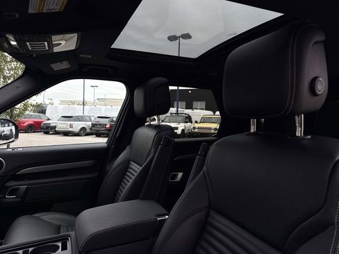 Used 2025 Land Rover Discovery Dynamic SE image 20