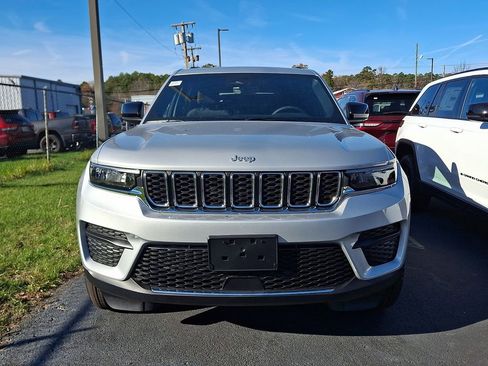 New 2025 Jeep Grand Cherokee image 2