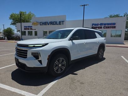 Used 2025 Chevrolet Traverse LT