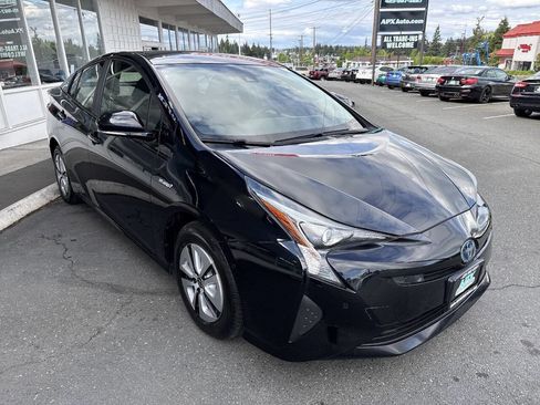 Used 2018 Toyota Prius Two w/ Prius Two Safety Plus Package FWD image 11