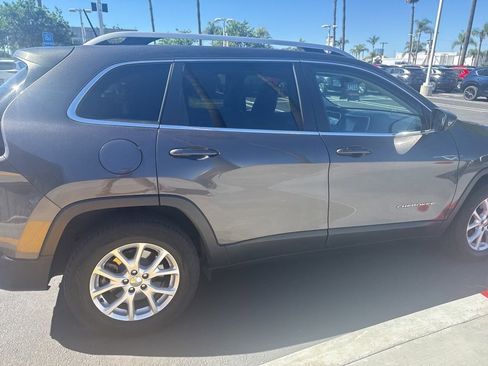 Used 2018 Jeep Cherokee Latitude Plus w/ Cold Weather Group image 31