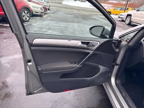 Used 2017 Volkswagen Golf S image 14