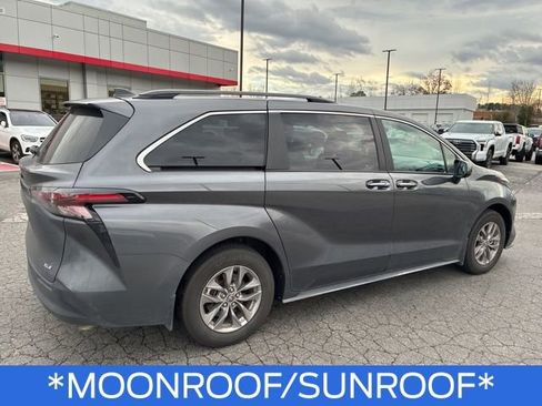 Used 2025 Toyota Sienna XLE image 8
