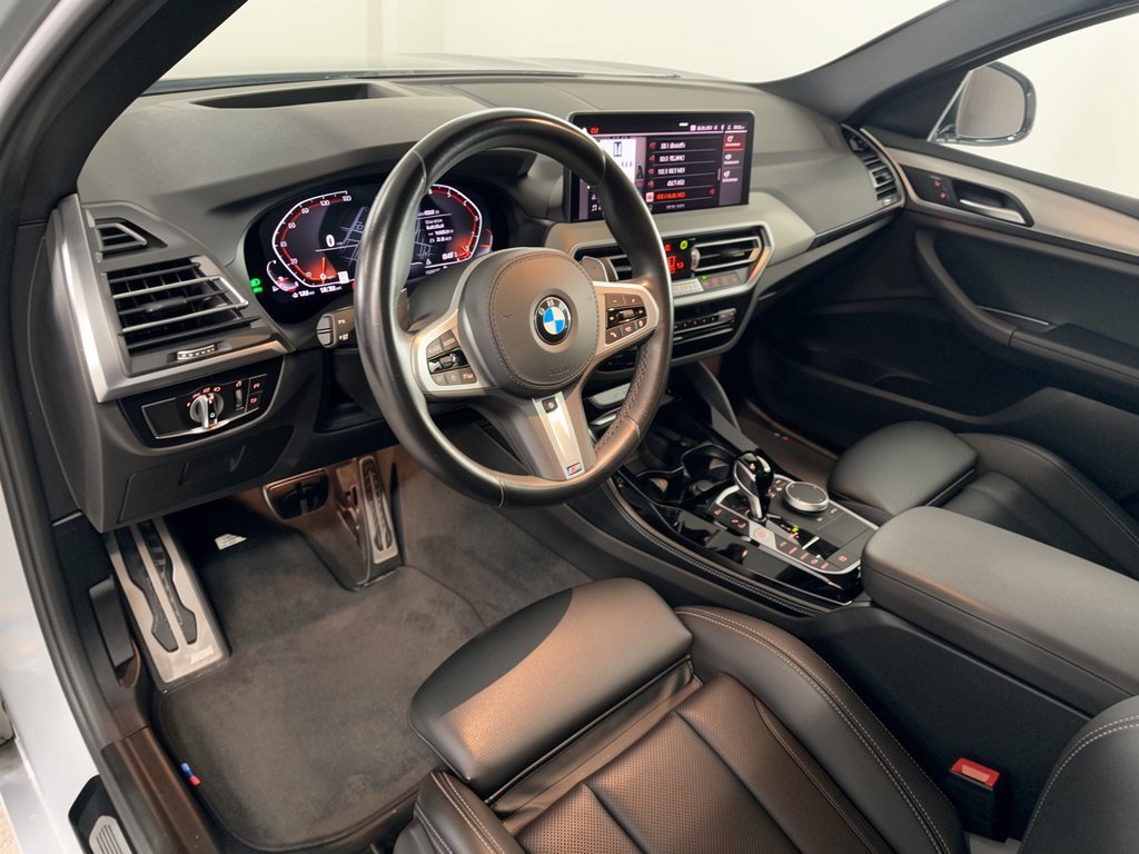 Used 2022 BMW X4 xDrive30i w/ M Sport Package AWD/4WD image 4