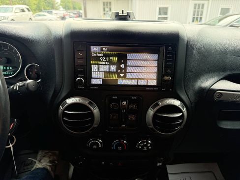 Used 2016 Jeep Wrangler Unlimited Sport w/ Quick Order Package 24S AWD/4WD image 15