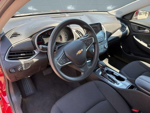 Used 2025 Chevrolet Malibu LT FWD image 4