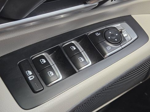 Used 2024 Kia Telluride S FWD image 27