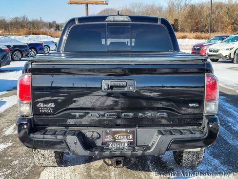 Used 2017 Toyota Tacoma Limited w/ Tow Package image 5