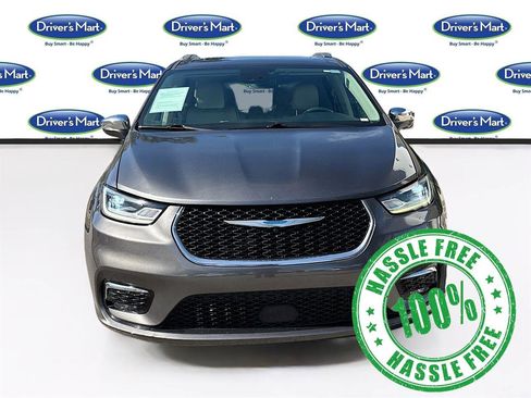 Used 2021 Chrysler Pacifica Limited image 2