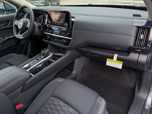 New 2025 Nissan Pathfinder SV w/ Black Appearance Package image 9