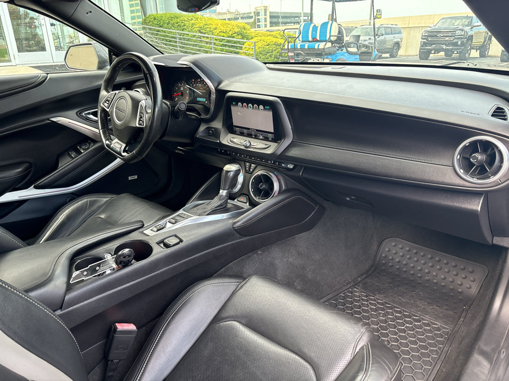 Used 2016 Chevrolet Camaro SS RWD image 12