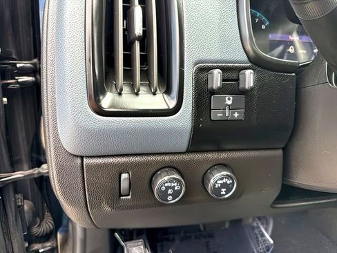 Used 2022 Chevrolet Colorado Z71 AWD/4WD image 21